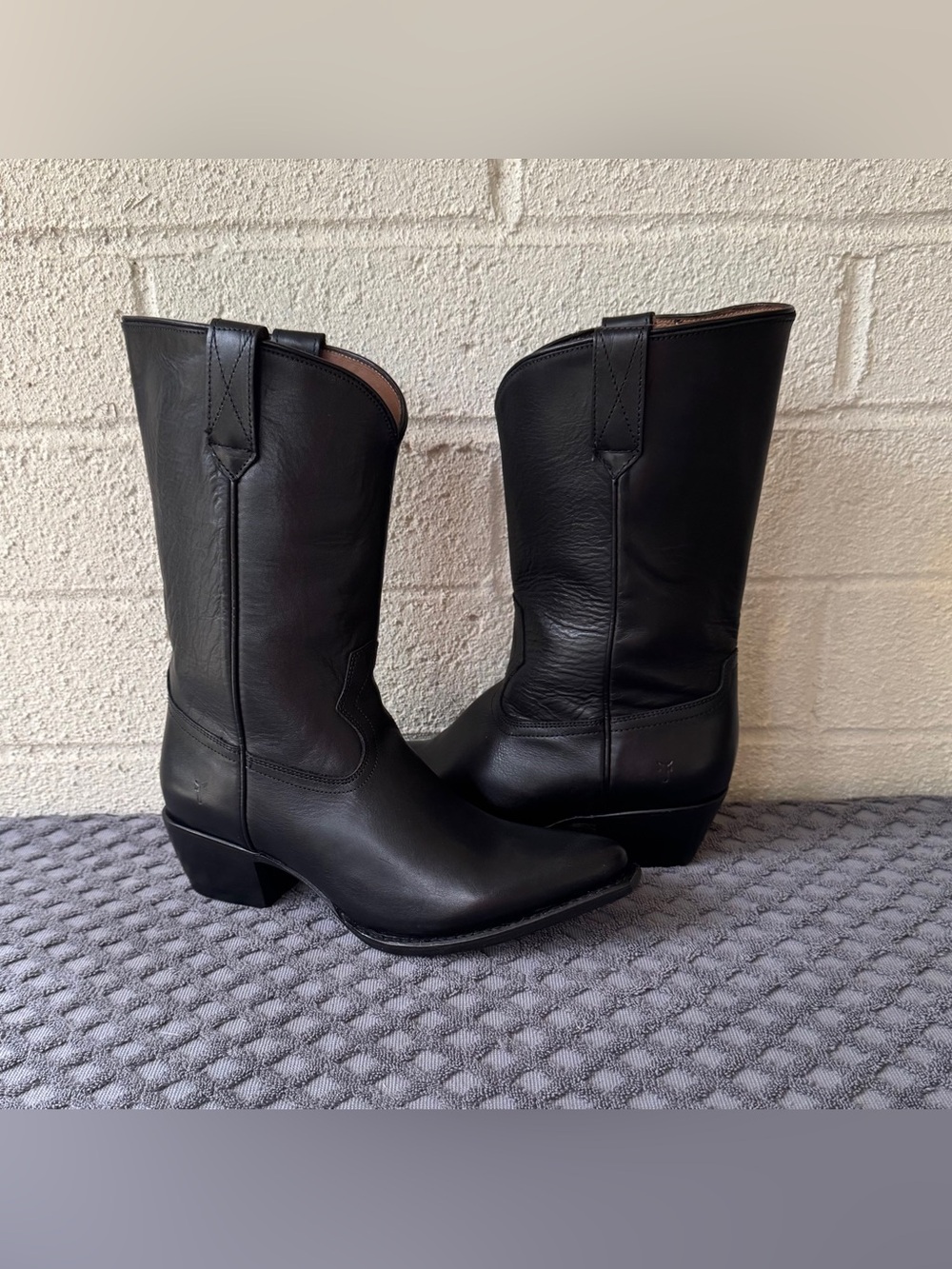 FRYE SACHA MID PULL WOMEN BOOTS
BLACK LEATHER 8.5